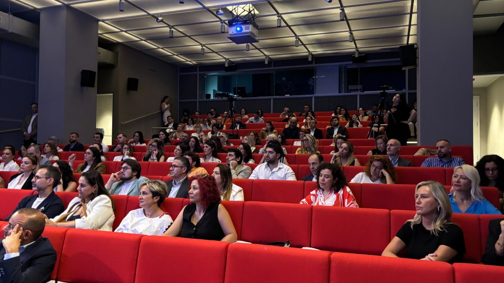 Pazarlamanın yeni üçgeni: Veri, yapay zeka ve güven! Pazarlamanın yeni üçgeni: Veri, yapay zeka ve güven!
