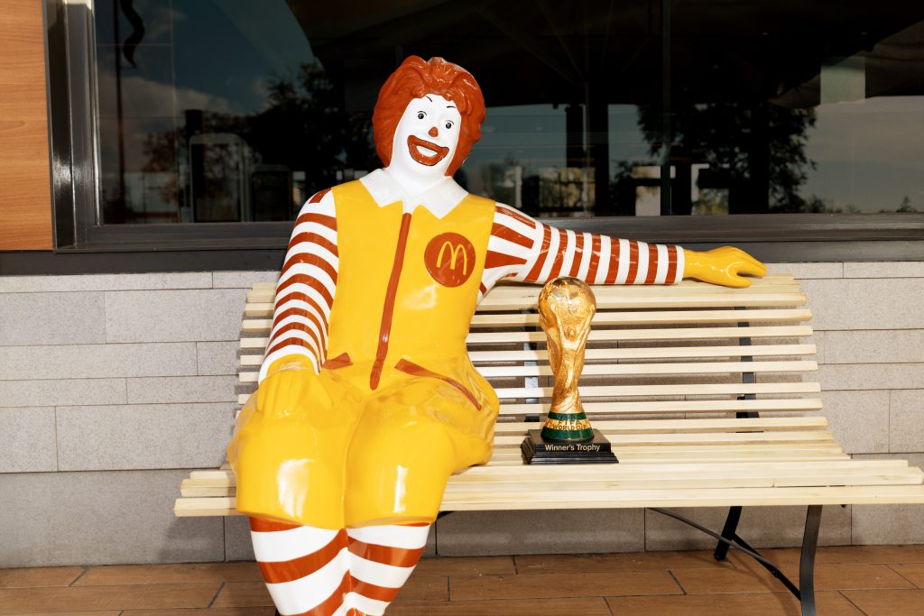 McDonald's'ın logosundaki futbol topunun sırrı ortaya çıktı! McDonald's'ın logosundaki futbol topunun sırrı ortaya çıktı!