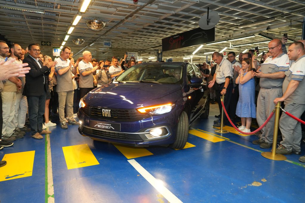 Bir dönemin sonu: Fiat Egea son kez banttan indi! Bir dönemin sonu: Fiat Egea son kez banttan indi!