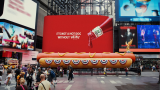 Heinz, Times Square’deki dev hot dog’un eksik sosunu tamamladı