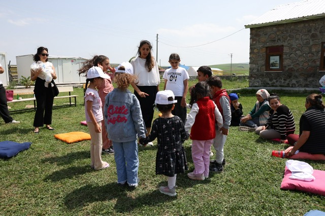Yapı Kredi "Yarınlara Kartopu" ile üç yılda 620 bin kullanıcıya ulaştı: "Amaç eğitimde fırsat eşitliği" Yapı Kredi "Yarınlara Kartopu" ile üç yılda 620 bin kullanıcıya ulaştı: "Amaç eğitimde fırsat eşitliği"