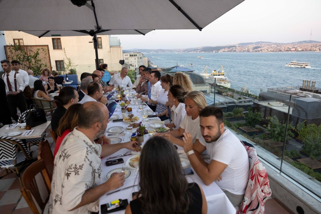 Liderler “Executive Dialogues”ta bir araya geldi Liderler “Executive Dialogues”ta bir araya geldi