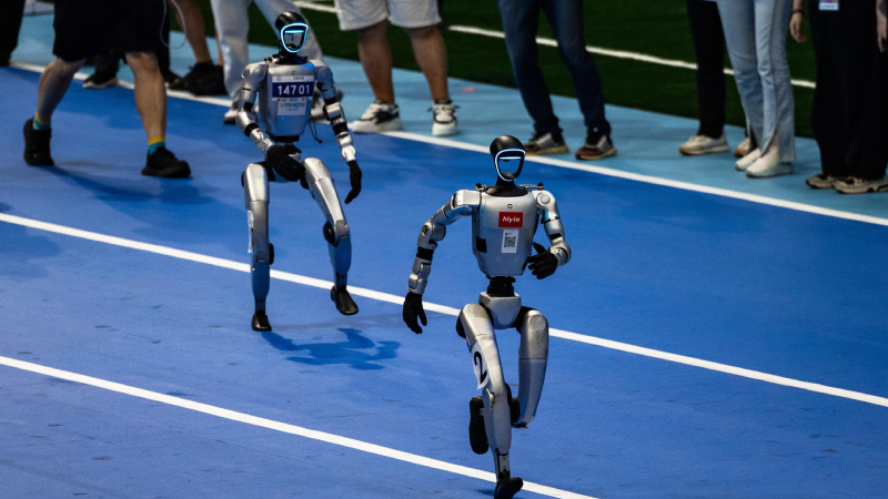 Usain Bolt’un 15 yıllık rekorunu Çinli robot kırdı Usain Bolt’un 15 yıllık rekorunu Çinli robot kırdı