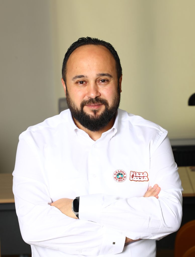 PizzaLazza’dan Yılmaz Vural’lı yeni kampanya: “Buram Buram Pizza PizzaLazza” PizzaLazza’dan Yılmaz Vural’lı yeni kampanya: “Buram Buram Pizza PizzaLazza”