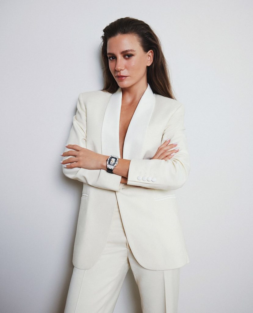 Serenay Sarıkaya, ünlü saat markası Richard Mille'in yüzü oldu Serenay Sarıkaya, ünlü saat markası Richard Mille'in yüzü oldu