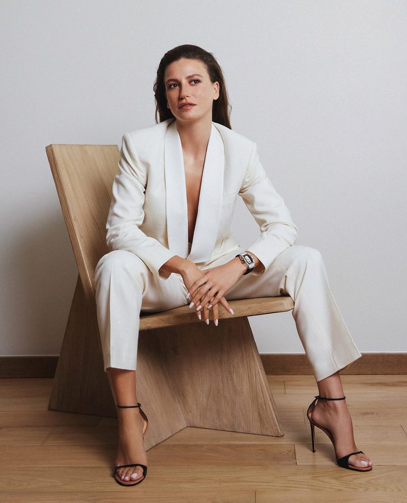 Serenay Sarıkaya, ünlü saat markası Richard Mille'in yüzü oldu Serenay Sarıkaya, ünlü saat markası Richard Mille'in yüzü oldu