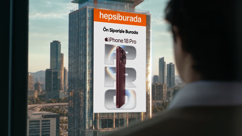 Herkesin gözü onda