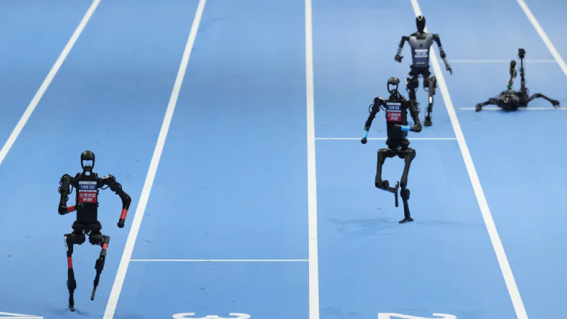 Çinli otomotiv devleri insansı robot yarışına giriyor Çinli otomotiv devleri insansı robot yarışına giriyor