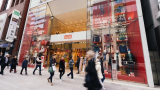 UNIQLO, yapay zekaya karşı mağazaları büyütüyor
