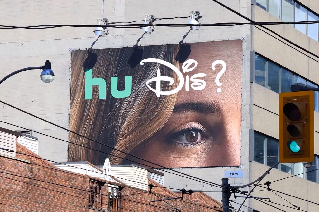 Disney logosunu parçaladı, “Hu Dis?” diye sordu Disney logosunu parçaladı, “Hu Dis?” diye sordu