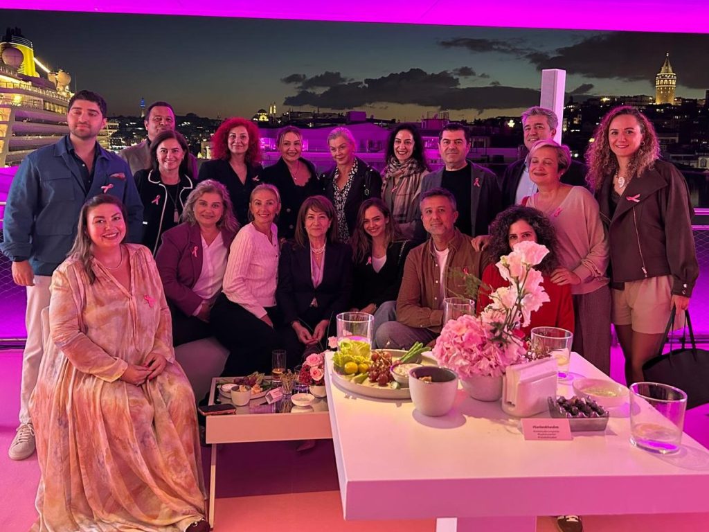 Estée Lauder Companies Türkiye’den meme kanseri farkındalığına sanatla destek