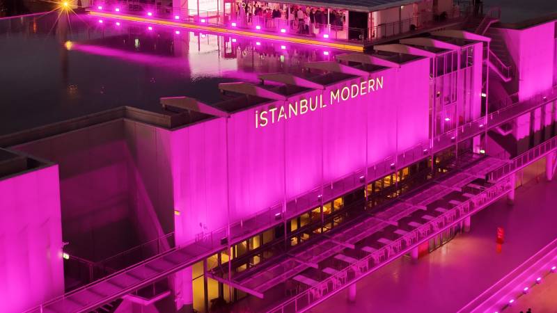 Estée Lauder Companies Türkiye’den meme kanseri farkındalığına sanatla destek